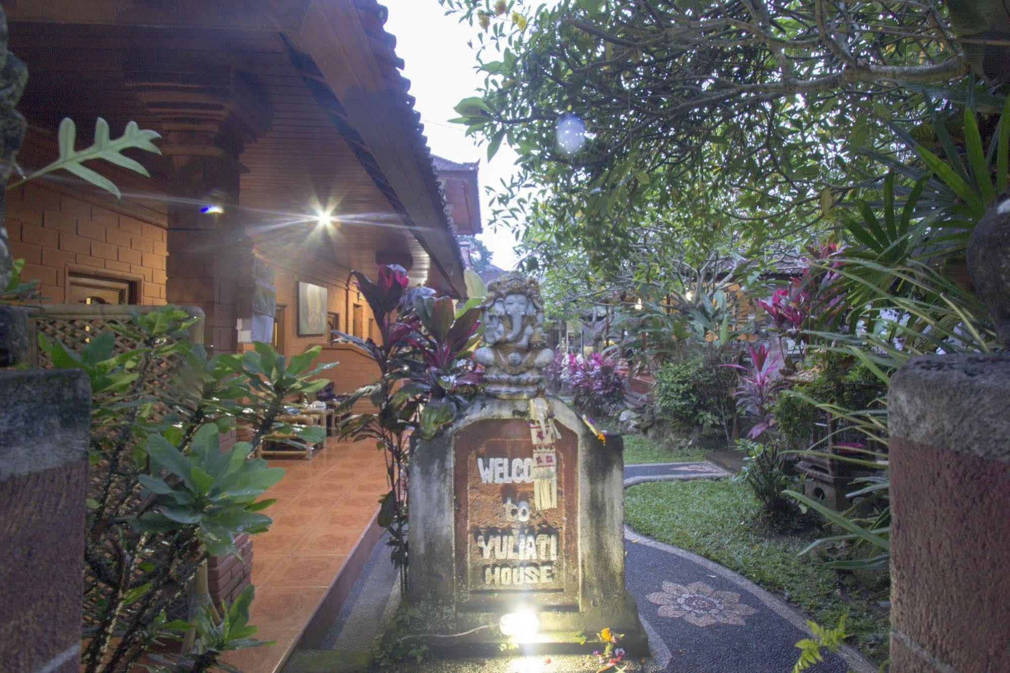Yuliati House Ubud Buitenkant foto